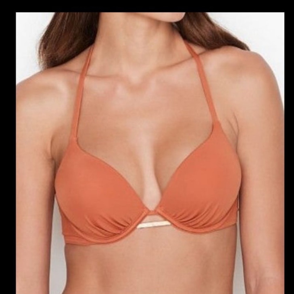 Victoria’s Secret bombshell bikini